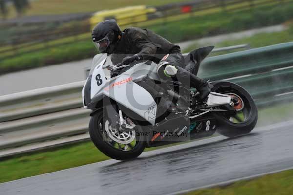 Mallory park Leicestershire;Mallory park photographs;Motorcycle action photographs;event digital images;eventdigitalimages;mallory park;no limits trackday;peter wileman photography;trackday;trackday digital images;trackday photos
