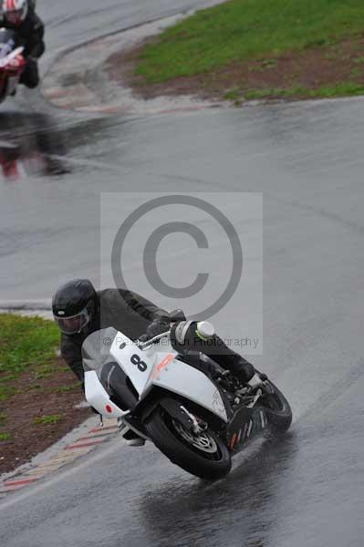 Mallory park Leicestershire;Mallory park photographs;Motorcycle action photographs;event digital images;eventdigitalimages;mallory park;no limits trackday;peter wileman photography;trackday;trackday digital images;trackday photos