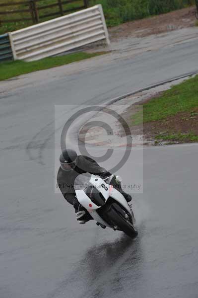 Mallory park Leicestershire;Mallory park photographs;Motorcycle action photographs;event digital images;eventdigitalimages;mallory park;no limits trackday;peter wileman photography;trackday;trackday digital images;trackday photos