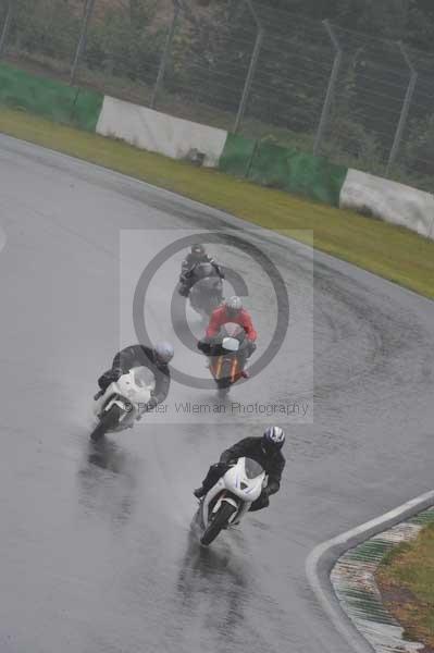 Mallory park Leicestershire;Mallory park photographs;Motorcycle action photographs;event digital images;eventdigitalimages;mallory park;no limits trackday;peter wileman photography;trackday;trackday digital images;trackday photos