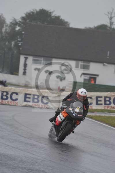 Mallory park Leicestershire;Mallory park photographs;Motorcycle action photographs;event digital images;eventdigitalimages;mallory park;no limits trackday;peter wileman photography;trackday;trackday digital images;trackday photos