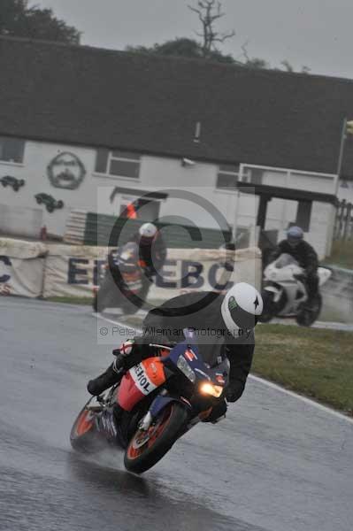Mallory park Leicestershire;Mallory park photographs;Motorcycle action photographs;event digital images;eventdigitalimages;mallory park;no limits trackday;peter wileman photography;trackday;trackday digital images;trackday photos