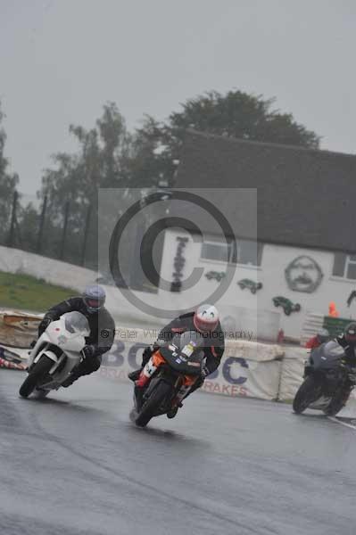 Mallory park Leicestershire;Mallory park photographs;Motorcycle action photographs;event digital images;eventdigitalimages;mallory park;no limits trackday;peter wileman photography;trackday;trackday digital images;trackday photos