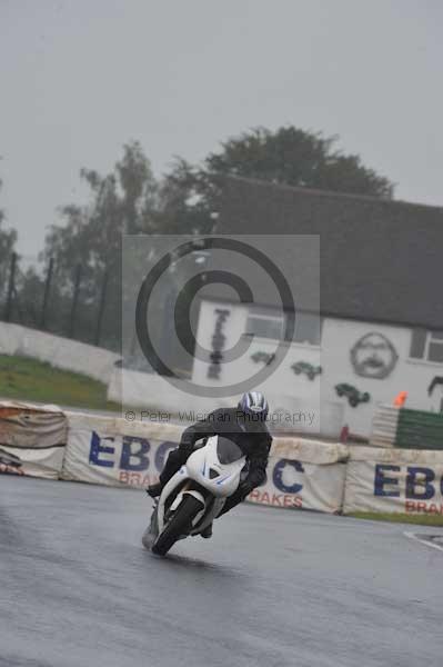Mallory park Leicestershire;Mallory park photographs;Motorcycle action photographs;event digital images;eventdigitalimages;mallory park;no limits trackday;peter wileman photography;trackday;trackday digital images;trackday photos