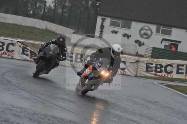 Mallory park Leicestershire;Mallory park photographs;Motorcycle action photographs;event digital images;eventdigitalimages;mallory park;no limits trackday;peter wileman photography;trackday;trackday digital images;trackday photos