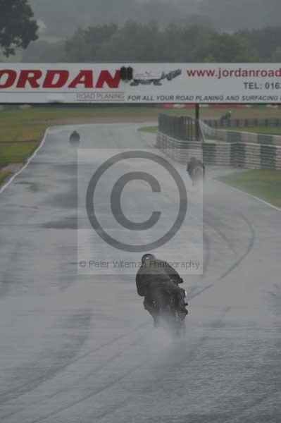 Mallory park Leicestershire;Mallory park photographs;Motorcycle action photographs;event digital images;eventdigitalimages;mallory park;no limits trackday;peter wileman photography;trackday;trackday digital images;trackday photos