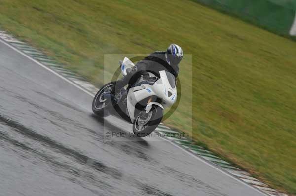 Mallory park Leicestershire;Mallory park photographs;Motorcycle action photographs;event digital images;eventdigitalimages;mallory park;no limits trackday;peter wileman photography;trackday;trackday digital images;trackday photos