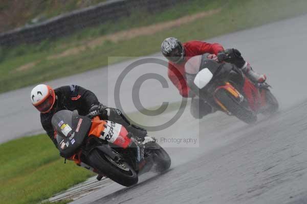 Mallory park Leicestershire;Mallory park photographs;Motorcycle action photographs;event digital images;eventdigitalimages;mallory park;no limits trackday;peter wileman photography;trackday;trackday digital images;trackday photos