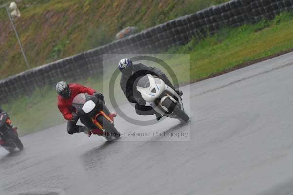 Mallory park Leicestershire;Mallory park photographs;Motorcycle action photographs;event digital images;eventdigitalimages;mallory park;no limits trackday;peter wileman photography;trackday;trackday digital images;trackday photos