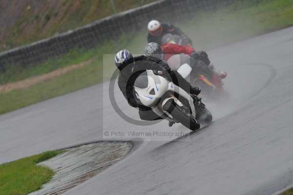 Mallory park Leicestershire;Mallory park photographs;Motorcycle action photographs;event digital images;eventdigitalimages;mallory park;no limits trackday;peter wileman photography;trackday;trackday digital images;trackday photos