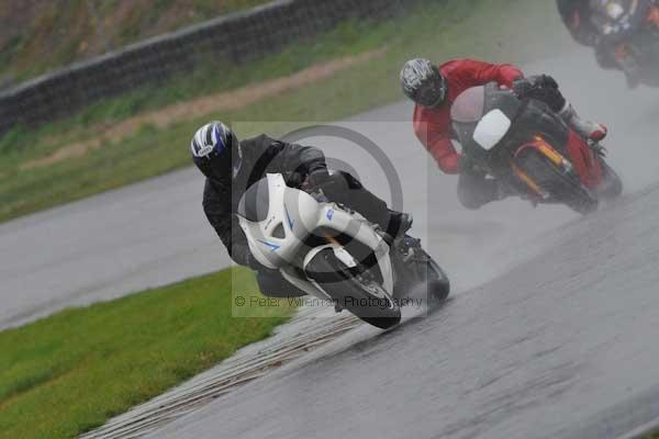 Mallory park Leicestershire;Mallory park photographs;Motorcycle action photographs;event digital images;eventdigitalimages;mallory park;no limits trackday;peter wileman photography;trackday;trackday digital images;trackday photos