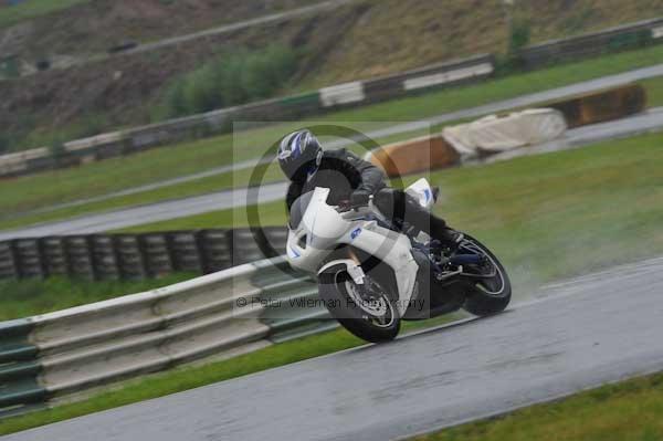Mallory park Leicestershire;Mallory park photographs;Motorcycle action photographs;event digital images;eventdigitalimages;mallory park;no limits trackday;peter wileman photography;trackday;trackday digital images;trackday photos