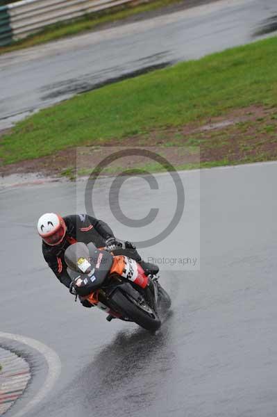 Mallory park Leicestershire;Mallory park photographs;Motorcycle action photographs;event digital images;eventdigitalimages;mallory park;no limits trackday;peter wileman photography;trackday;trackday digital images;trackday photos