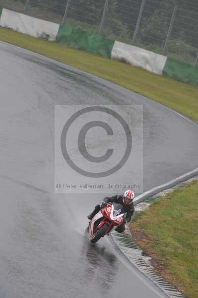 Mallory park Leicestershire;Mallory park photographs;Motorcycle action photographs;event digital images;eventdigitalimages;mallory park;no limits trackday;peter wileman photography;trackday;trackday digital images;trackday photos