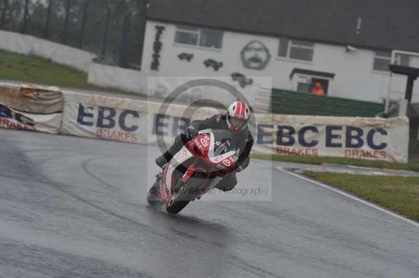 Mallory park Leicestershire;Mallory park photographs;Motorcycle action photographs;event digital images;eventdigitalimages;mallory park;no limits trackday;peter wileman photography;trackday;trackday digital images;trackday photos