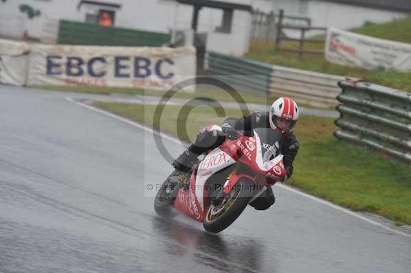 Mallory park Leicestershire;Mallory park photographs;Motorcycle action photographs;event digital images;eventdigitalimages;mallory park;no limits trackday;peter wileman photography;trackday;trackday digital images;trackday photos