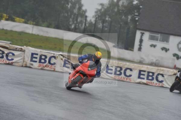 Mallory park Leicestershire;Mallory park photographs;Motorcycle action photographs;event digital images;eventdigitalimages;mallory park;no limits trackday;peter wileman photography;trackday;trackday digital images;trackday photos