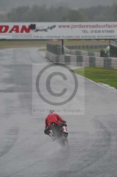 Mallory park Leicestershire;Mallory park photographs;Motorcycle action photographs;event digital images;eventdigitalimages;mallory park;no limits trackday;peter wileman photography;trackday;trackday digital images;trackday photos