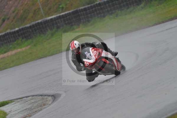Mallory park Leicestershire;Mallory park photographs;Motorcycle action photographs;event digital images;eventdigitalimages;mallory park;no limits trackday;peter wileman photography;trackday;trackday digital images;trackday photos