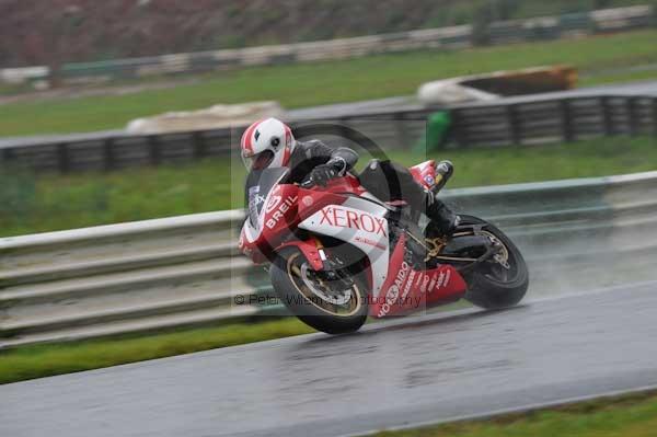 Mallory park Leicestershire;Mallory park photographs;Motorcycle action photographs;event digital images;eventdigitalimages;mallory park;no limits trackday;peter wileman photography;trackday;trackday digital images;trackday photos