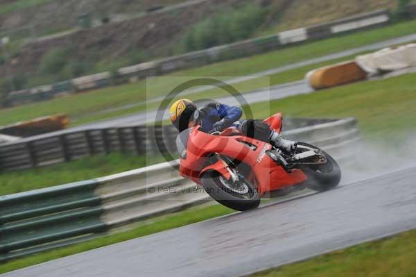 Mallory park Leicestershire;Mallory park photographs;Motorcycle action photographs;event digital images;eventdigitalimages;mallory park;no limits trackday;peter wileman photography;trackday;trackday digital images;trackday photos