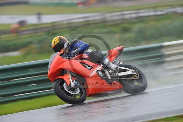 Mallory park Leicestershire;Mallory park photographs;Motorcycle action photographs;event digital images;eventdigitalimages;mallory park;no limits trackday;peter wileman photography;trackday;trackday digital images;trackday photos