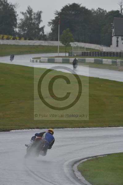 Mallory park Leicestershire;Mallory park photographs;Motorcycle action photographs;event digital images;eventdigitalimages;mallory park;no limits trackday;peter wileman photography;trackday;trackday digital images;trackday photos
