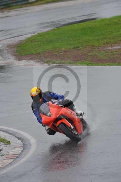 Mallory park Leicestershire;Mallory park photographs;Motorcycle action photographs;event digital images;eventdigitalimages;mallory park;no limits trackday;peter wileman photography;trackday;trackday digital images;trackday photos