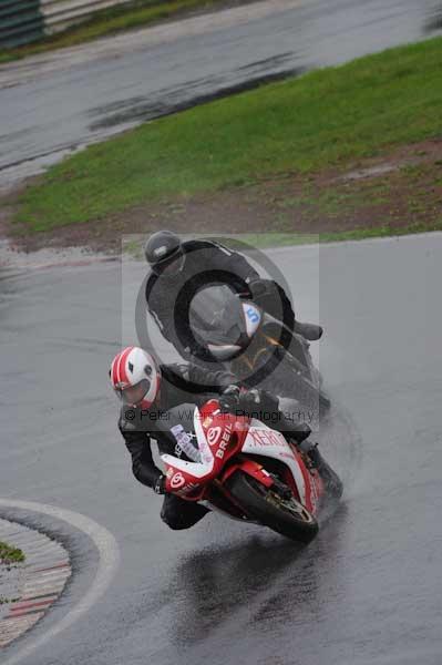 Mallory park Leicestershire;Mallory park photographs;Motorcycle action photographs;event digital images;eventdigitalimages;mallory park;no limits trackday;peter wileman photography;trackday;trackday digital images;trackday photos
