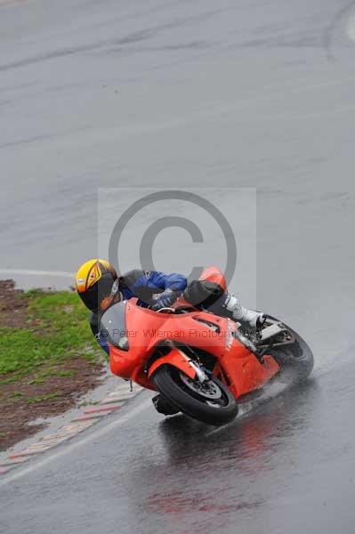 Mallory park Leicestershire;Mallory park photographs;Motorcycle action photographs;event digital images;eventdigitalimages;mallory park;no limits trackday;peter wileman photography;trackday;trackday digital images;trackday photos