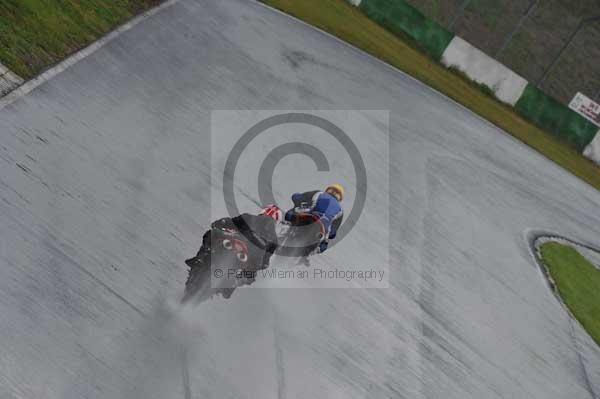 Mallory park Leicestershire;Mallory park photographs;Motorcycle action photographs;event digital images;eventdigitalimages;mallory park;no limits trackday;peter wileman photography;trackday;trackday digital images;trackday photos
