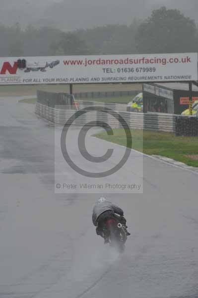Mallory park Leicestershire;Mallory park photographs;Motorcycle action photographs;event digital images;eventdigitalimages;mallory park;no limits trackday;peter wileman photography;trackday;trackday digital images;trackday photos