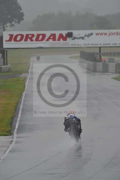 Mallory park Leicestershire;Mallory park photographs;Motorcycle action photographs;event digital images;eventdigitalimages;mallory park;no limits trackday;peter wileman photography;trackday;trackday digital images;trackday photos