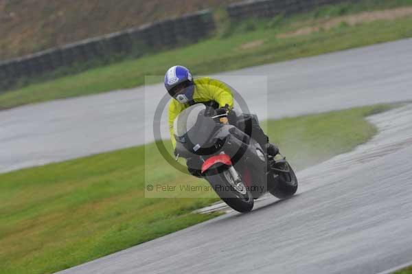 Mallory park Leicestershire;Mallory park photographs;Motorcycle action photographs;event digital images;eventdigitalimages;mallory park;no limits trackday;peter wileman photography;trackday;trackday digital images;trackday photos