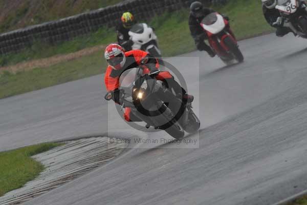 Mallory park Leicestershire;Mallory park photographs;Motorcycle action photographs;event digital images;eventdigitalimages;mallory park;no limits trackday;peter wileman photography;trackday;trackday digital images;trackday photos