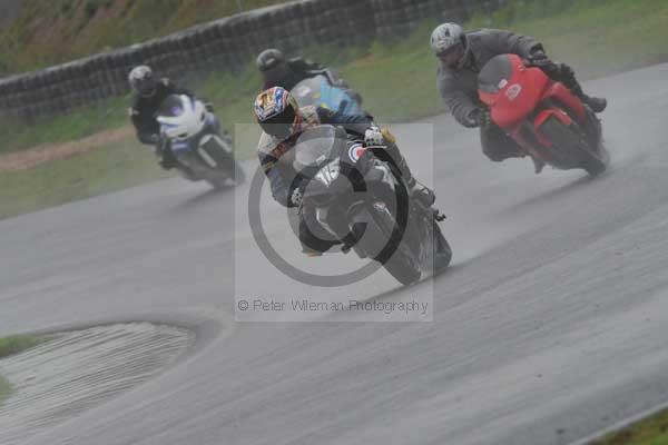 Mallory park Leicestershire;Mallory park photographs;Motorcycle action photographs;event digital images;eventdigitalimages;mallory park;no limits trackday;peter wileman photography;trackday;trackday digital images;trackday photos