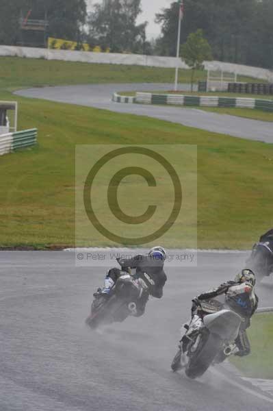 Mallory park Leicestershire;Mallory park photographs;Motorcycle action photographs;event digital images;eventdigitalimages;mallory park;no limits trackday;peter wileman photography;trackday;trackday digital images;trackday photos