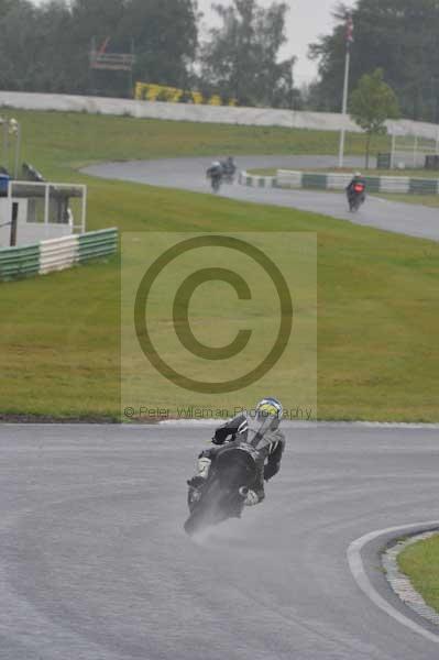 Mallory park Leicestershire;Mallory park photographs;Motorcycle action photographs;event digital images;eventdigitalimages;mallory park;no limits trackday;peter wileman photography;trackday;trackday digital images;trackday photos