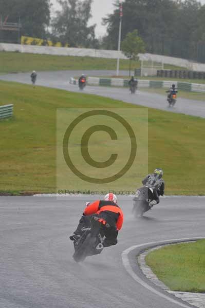 Mallory park Leicestershire;Mallory park photographs;Motorcycle action photographs;event digital images;eventdigitalimages;mallory park;no limits trackday;peter wileman photography;trackday;trackday digital images;trackday photos