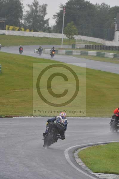 Mallory park Leicestershire;Mallory park photographs;Motorcycle action photographs;event digital images;eventdigitalimages;mallory park;no limits trackday;peter wileman photography;trackday;trackday digital images;trackday photos