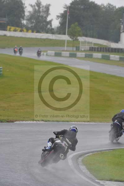 Mallory park Leicestershire;Mallory park photographs;Motorcycle action photographs;event digital images;eventdigitalimages;mallory park;no limits trackday;peter wileman photography;trackday;trackday digital images;trackday photos