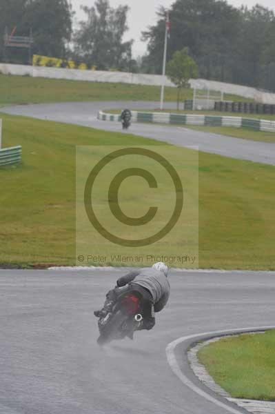 Mallory park Leicestershire;Mallory park photographs;Motorcycle action photographs;event digital images;eventdigitalimages;mallory park;no limits trackday;peter wileman photography;trackday;trackday digital images;trackday photos
