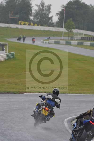 Mallory park Leicestershire;Mallory park photographs;Motorcycle action photographs;event digital images;eventdigitalimages;mallory park;no limits trackday;peter wileman photography;trackday;trackday digital images;trackday photos