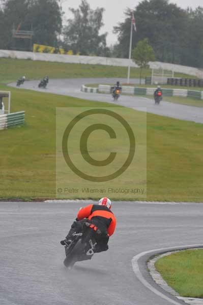 Mallory park Leicestershire;Mallory park photographs;Motorcycle action photographs;event digital images;eventdigitalimages;mallory park;no limits trackday;peter wileman photography;trackday;trackday digital images;trackday photos