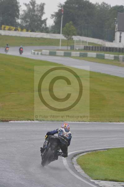 Mallory park Leicestershire;Mallory park photographs;Motorcycle action photographs;event digital images;eventdigitalimages;mallory park;no limits trackday;peter wileman photography;trackday;trackday digital images;trackday photos