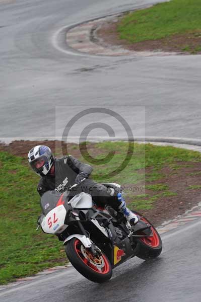 Mallory park Leicestershire;Mallory park photographs;Motorcycle action photographs;event digital images;eventdigitalimages;mallory park;no limits trackday;peter wileman photography;trackday;trackday digital images;trackday photos