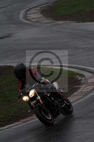 Mallory park Leicestershire;Mallory park photographs;Motorcycle action photographs;event digital images;eventdigitalimages;mallory park;no limits trackday;peter wileman photography;trackday;trackday digital images;trackday photos