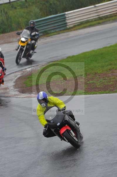 Mallory park Leicestershire;Mallory park photographs;Motorcycle action photographs;event digital images;eventdigitalimages;mallory park;no limits trackday;peter wileman photography;trackday;trackday digital images;trackday photos