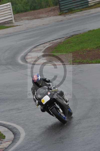 Mallory park Leicestershire;Mallory park photographs;Motorcycle action photographs;event digital images;eventdigitalimages;mallory park;no limits trackday;peter wileman photography;trackday;trackday digital images;trackday photos