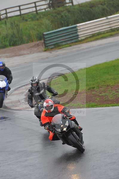 Mallory park Leicestershire;Mallory park photographs;Motorcycle action photographs;event digital images;eventdigitalimages;mallory park;no limits trackday;peter wileman photography;trackday;trackday digital images;trackday photos